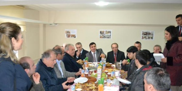 Üniversitelilerin inşa ettiği yemekhane törenle açıldı