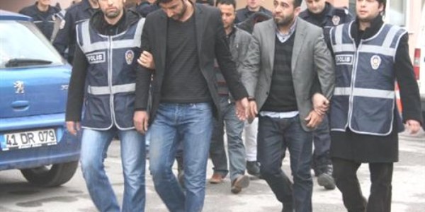 'Polis ve savcıyız' diyerek vatandaşları dolandıran 10 kişi yakalandı