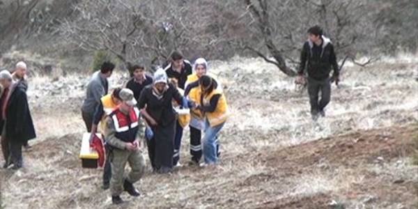 Otomobille 100 metrelik uçuruma düştü, yürüyerek ambulansa bindi