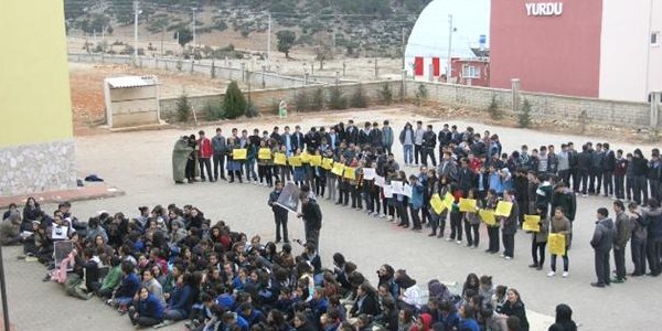 Müdür istifa etti, öğrenciler derse girmedi