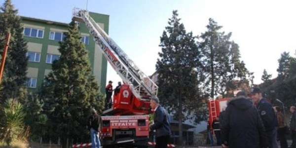 İlköğretim okulunda korkutan yangın