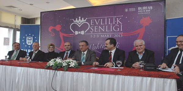 Bursa'da evlenecek çiftlere yol gösteren şenlik