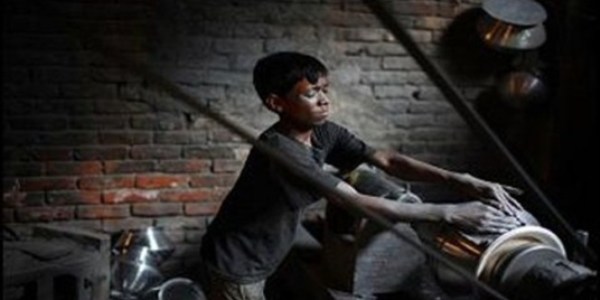 Ağır işlerde çalışma yaşı 16'ya indirildi