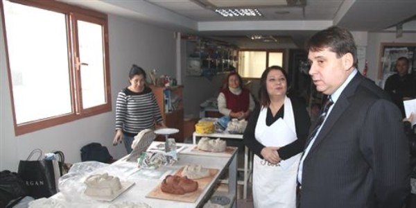 Sanatta kadın emeği