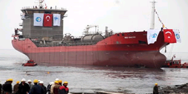 Ereli'de kimyasal tanker gemi denize indirildi