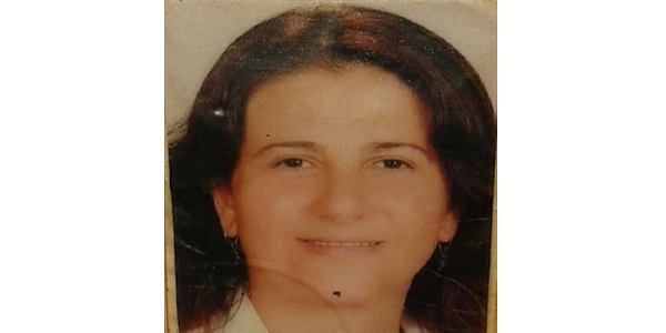 Evin salonunda kendini astı