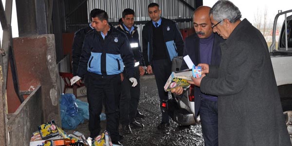 Diyarbakır'da kullanım tarihi geçmiş 1 ton gıda imha edildi