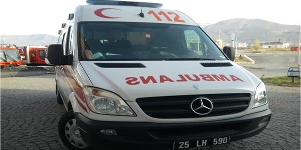 Bayrak ipi boğazına dolanan öğrenci boğulma tehlikesi atlattı