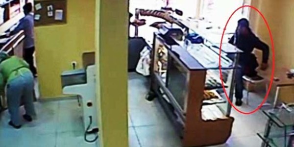 Cüzdan hirsizi kayiplara karişti