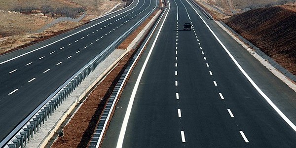 Köprü ve otoyollarda ibre halka arza döndü