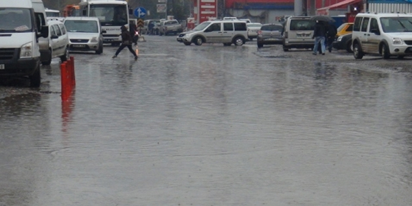 Edirne'de yamur etkili oldu