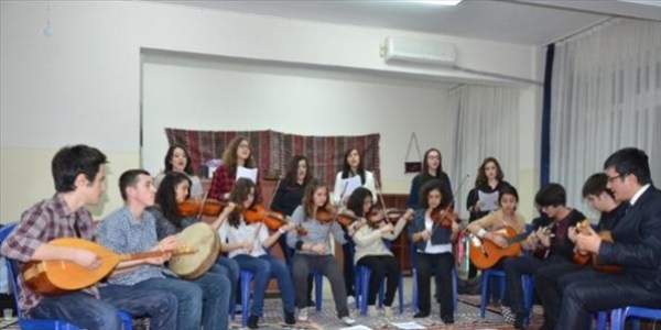 Vali Yerlikaya liselilerin sohbetine katıldı