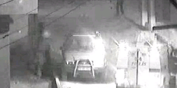 Polis araçlarına molotof atanlar tutuklandı