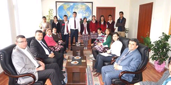 Sarıgöl'de öğrenciler daireleri ziyaret etti