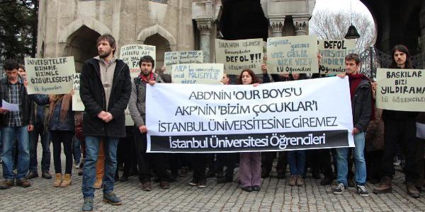 Öğrenciler polis müdahalesini protesto etti