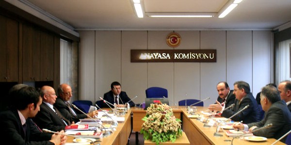 Anayasa komisyonu 'Kamu Başdenetçiliği'ni görüştü