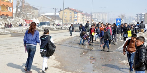 Okul yolu tehlike dolu