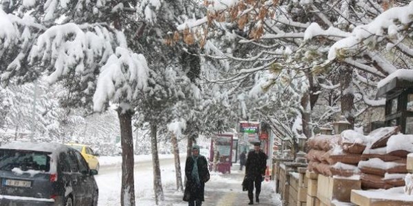 Bayburt'ta 101 ky yolu kardan kapand