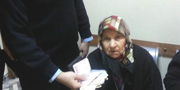 Bulduğu parayı sahibine ulaştırdı
