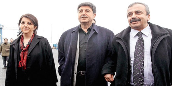 İmralı'ya giden heyet x-ray cihazından geçmiş
