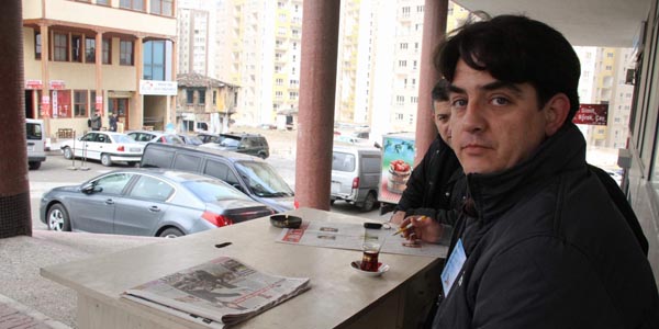 Hırsızlar otoparkçının masasını çaldı