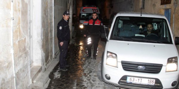 Ambulans sürücüsünün dar sokaklarla sınavı