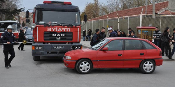 İtfaiye aracının karıştığı trafik kazasında 2 kişi