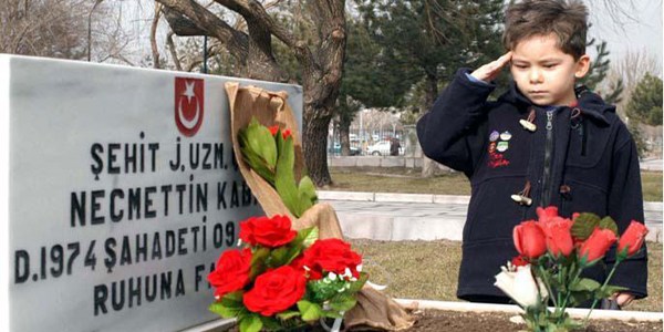 Şehit dul ve yetimlerinin aylıkları neden geç bağlanıyor?