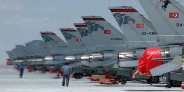 TSK, 100'e yakın pilotunu özel sektöre kaptırdı