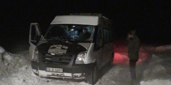 Karlova'da mahsur kalan 13 retmen kurtarld, okullar tatil edildi