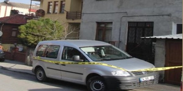Belediye başkanının oğlu boşanma davası açan eşini almaya geldi, tüfek patladı