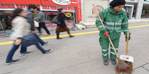 Başkenti her gün temizleyen kadın işçiler...