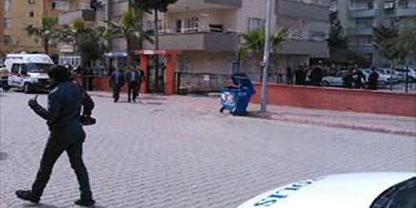 Apartman yöneticisi polis memurunu öldürüp intihar etti