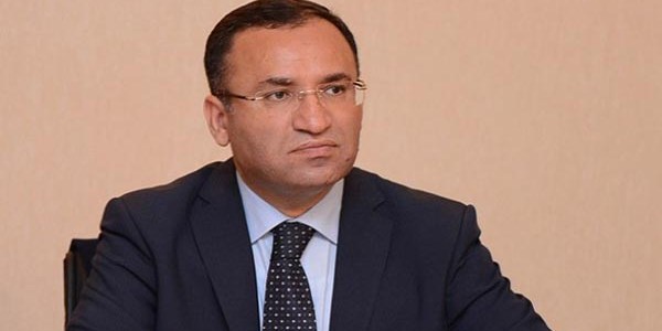 'Camiye portre asılması söz konusu değil'