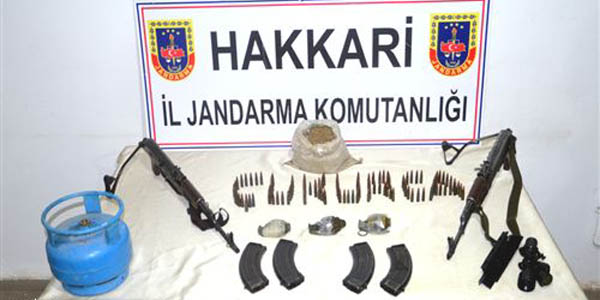 Çukurca'da PKKya ait silah ve el bombaları bulundu