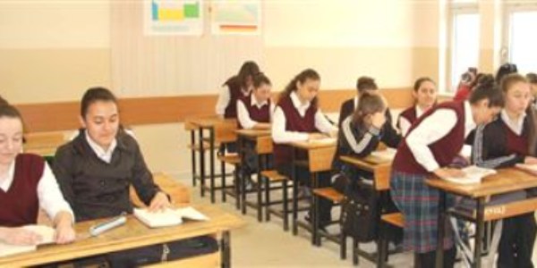 Simav Anadolu Kız Meslekte 20 dakika kitap okuma zorunluluğu