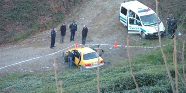 Taksi şoförü aracında öldürüldü