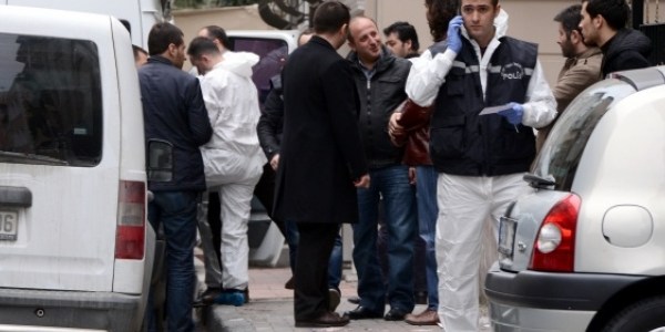 Polis, bayan denetmeni rehin alan hırsızı tek atışta vurdu