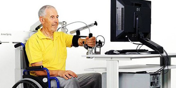 Genç mühendis Türkiye'nin ilk 'robot kol'unu yaptı