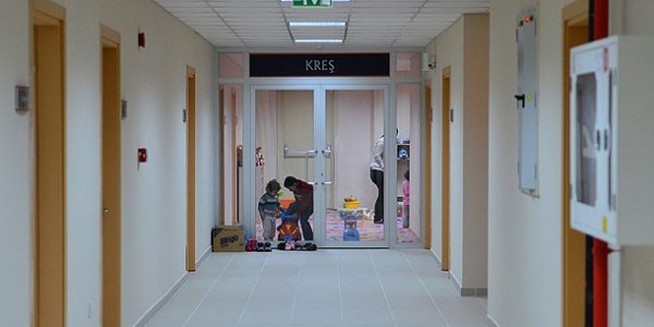 Tartışılan konukevi kapılarını açtı