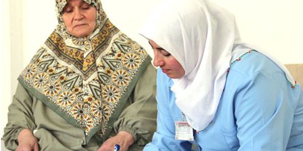 Şiire olan merakı sayesinde okuma yazma öğrendi