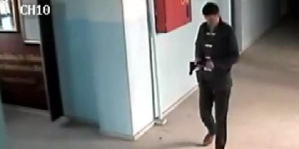 Tabancayla okul basıp, öğrenci ve öğretmen dövdü