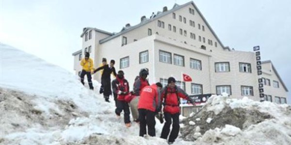 Erciyes'de yaralanan Dağcı'yı jandarma kurtardı