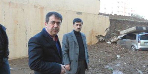 Edremit'te selde evlerinde mahsur kalan doktorları Milletvekili kurtardı