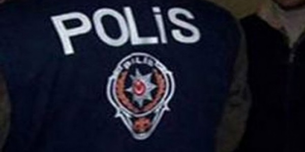 Polisi darp edip silahını alan 3 kişi yakalandı