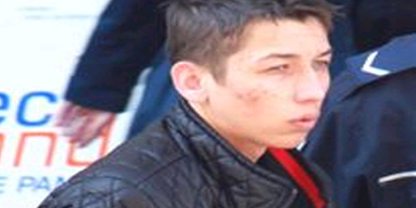 Eşine çarpan doktora yumruk attı