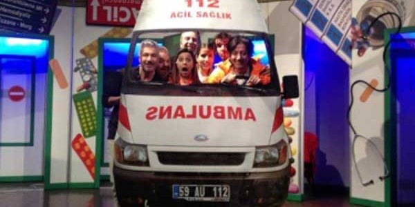 Sağlık çalışanlarının sorunları sahnede