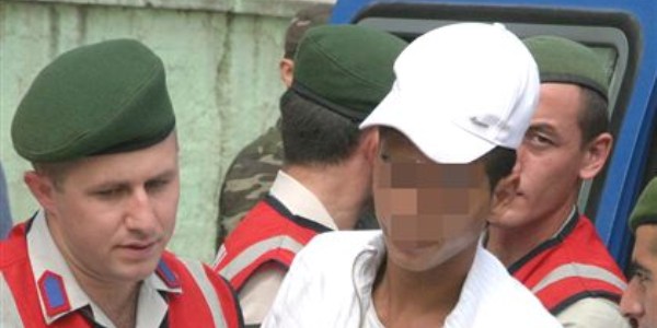 Arkadaşının boğazını kesen gence 15 yıl hapis