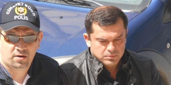 Karısını 28 yerinden bıçaklayarak öldüren kocanın yargılanması