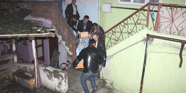 Karı-koca evlerinde ölü bulundu